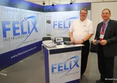 Michael Larman (Felix) and Ralph Mohlin (NYKCool), Felix provides F-900 Ethylene Gas Analyzer. This instrument provides accurate real-time measurement of ethylene gas concentrations, in a compact package suitable for controlled atmosphere and laboratory use.