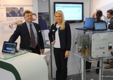 Brian Westcott and Maria Ralph from Purfresh introducing their new product Intellipur provides role-based real-time atmospheric conditions inside the reefer, location data, automatic alerts, and detailed trip report—offering growers, manufacturers, ocean carriers, and retailers the competitive advantage.