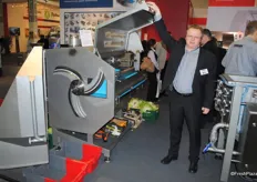 Stephan Zillgith from Kronen has a new machine to cut lettuce in various sizes.