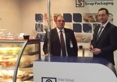 Mattias Schwarz and Piotr Dolezko promote fresh fruit packaging.