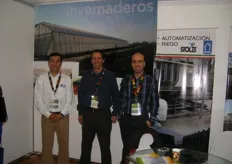Fernando Méndez and the team from Servicios de Post Cosecha. With services that cover a gamut of areas, they provide materials and expertise for the growing and exporting of produce in greenhouse and open-field operations.