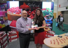 David B. Anthony and Antonia Praljak from RubyFresh promoting salad jewels in 3 varieties. A pack of arils with two side products like cheese and walnuts to add with some lettuce and you'll have a salad.