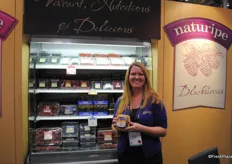 Kyla Garnett from Naturipe holding the MIghty Blues, which are ready for sales.