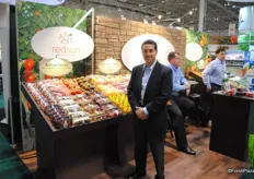 Carlos Visconti from jemd promoting the new packaging