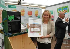 Louise Rix of Restrain with the third prize Innovation award