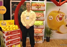 Jeff Schroeder from FirstFruits Marketing promoting the Opal apple, a sweet and crispy apple.