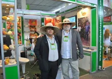 Fabián Zapata and Charles R. Beresford of National Produce. They offer organic mangoes, kent veriety, from Peru at regular mango prices available from december to march.