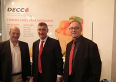 Osvaldo Brunetti, Marketing Coordinator of DECCO Ibérica (left) at his stand, with other members of the team.