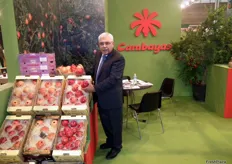 Andrés Irles, of Cambayas, one of Elche’s largest pomegranate producers, promoting its recently started Mollar campaign.