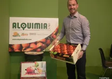 Manuel Baides, of Alquimia Fruits, promoting its new citrus campaign, with products commercialised under the ONYX brand.