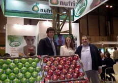Stand of Grupo NUFRI with Ignasi Argilès, Jaume and Rosa Company, promoting its apple brand, Livinda.