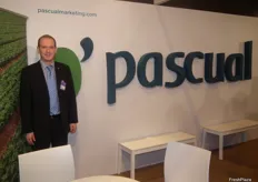 Adam Hill, Business Development and Marketing Manager of Pascual Marketing S.L., promoting its range of pre-washed and packed fresh vegetables.