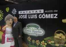 José Luís Gómez, manager of Patatas Hijos de José Luís Gómez, at his stand next to Doña Rogelia, promoting its potato range.