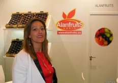 Claudia González Trinidad, of Alange Fruits, promoting its plums, pears, peaches and nectarines.