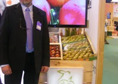 Antonio Modol Sero, of Trecoop Fruites, promoting fresh fruits.