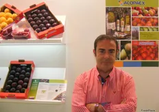 Francisco J. Moreno Gil (Head of Fruit and Vegetables Department) of Acopaex, promoting a wide range of agricultural products.
