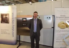 Stephen Meenaghen shows the new machines from BioFresh, including the Ethylene Management System.