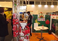 Kalpesh Khivasara, INI Farms promoting his new pomegranate arils.