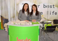 Sales Executives of Fecdo-China: Christine Jiang and Amanda Lee, offers fresh garlic and garlic products; equipped with modern packing house and cold storages