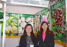 Sheena Xie and Christy Zhu of Jining Golden Longyuan.. the main products are garlic, ginger, apple, pear, pomelo, chestnut
