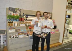 Lotte Mooij and Stefan Spanjaard from Driscoll's with a shopping cart filled with various ingredients that suits perfect with berries. On the left ingredients for Couscous and on the right cupcakes.