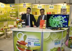 Benjaming and Sukhdev Sing from Food Freshly promoting eco-friendly shelf-life extenders and food safety solutions