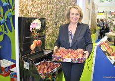 "Dina Abella from Blue Whale promotes a new product METIS. "It's not a plum or a plum-apricot hybrid , but a complete new product!", according to the 4 companies (including Blue Whale) involved."