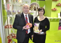 "Yves Gidoin and Stéphanie Moyou from Fleuron d'Anjou promoting the Shallots and the "old" vegetables."