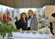 Anna Bieneck Shaw and Dorothea Baxter promoting Fruit Logistica in North America.