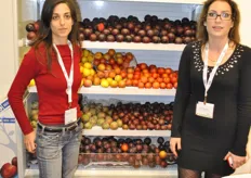 Ronit Ganigar (on the left) with her colleague from Ben-Dor Fruits. They develop new fruit varieties with a special emphasis on flavour and aroma