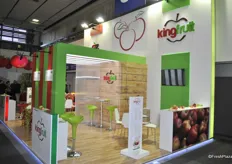 Kingfruit from Poland. A modern storage facility in the form of cold rooms, which guarantees access to fruits and vegetables throughout the year.