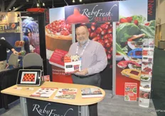 "David Anthony of RubyFresh is promoting his jewels. Pomegranat arils to add in salads, but now also in a small cup. Easy for childeren to "drink it", instead of using a spoon."