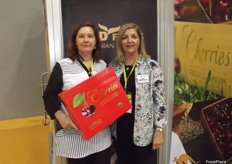 The ladies at Ried Fruits - Lucy Greg and Debra Reid.