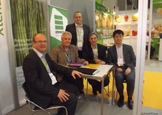 At the StePac stand - Gary Ward, Asaf Schachnai, Ivo Tuchel, Amnon Sandman with Shinichi Koga from Mitsui&Co, Hong Kong.