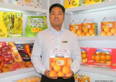 Guofa Zhong, Vice Sales Director of Yang's - Jiangxi, China. Having imported over 10 sets of world-class automated production lines from Europe with the capacity to process citrus from grade to palletize for over 250 tons per. It is able to export thousands of containers to Asia, Middle East, Eastern Europe and North America, etc. every year.