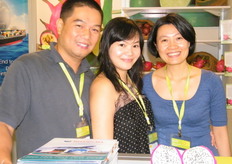 The An Dragon team: Tony Do, Tammie Mao and Hoa Bui, specializes in exporting fresh and delicious dragon fruits - Vietnam