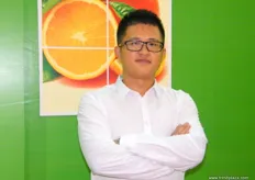 Bruce Chen, Trade Dept. Manager of Yantai Quanyuan Group, the company has 20,000T Controlled Atmosphere Storage (CA Storage) rooms and 15,000T cool storage rooms with advanced Italian and German equipment and technology to make it possible to ship crisp and juicy fruits all year round