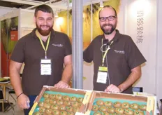 Ioannis Lamproulis, Transportation Manager with Dimitrios Manis, Export Specialist of Oporello Greece. Holding all the essential operation certifications by the competent institutions and following the most modern warehouse management trends, it can ensure the best quality of fresh packed fruit in big quantities.