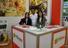 The ladies of ProHass with Enrique Serván (the cheff of the Peruvian pavilion).