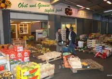 An overview photo of HLF H.Lotze. HLF has a large assortment and supplies to catering companies. The company has subscription called VitaMix in which you can order a box of fruits and vegetables every week. (www.lotze-frucht.de)