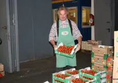 Erbse is a well known face on the wholesale market in Hannover. He works for BS Frucht and presents the Dutch tomatoes here. BS Frucht has various specialities including grapes from Italy.