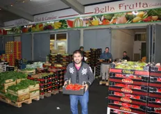 "Omer Toklu is a salesman for Bella Frutta. He indicates that around 50 to 60% of their products are from the Netherlands. "We appreciate the Dutch products for their good quality."