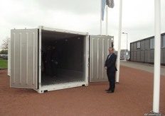 Paul Otter - Denso explains the benefits of the new container - Low energy consumption due to two rotary compressors.
