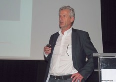 Jack Kloosterboer emphasised the benefits of having no empty loads, to always have full containers for the return trip. Also the need to listen to your customers and having everything on one site.