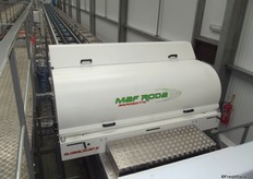 Internal scanner from Maf Roda, 20 photos are taken of each apple.