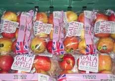 The company has worked with Tesco on the presentation of the apples. This is the new flowpack which replaced the old-style bag. Simpson explained that at the moment you can't increase price so they have worked together with Tesco to improve presentation in order to increase sales.