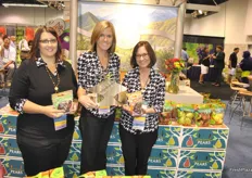 Rochelle Van Den Broek, Katharine Grove and Linda McFarland from CMI Apples celebrate the 25th birthday and they are the winner of the PMA Impact Award!
