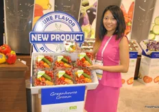 Sarah Pau from Pure Flavor shows the Snack Packs.