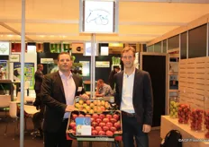 Yohan Lanoe and Pieter Devos from Devos Group presenting their topfruit.