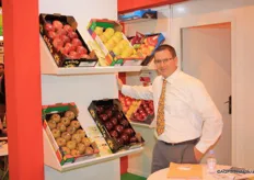 Marc Albo from Distrimex shows the fruit they export worldwide.